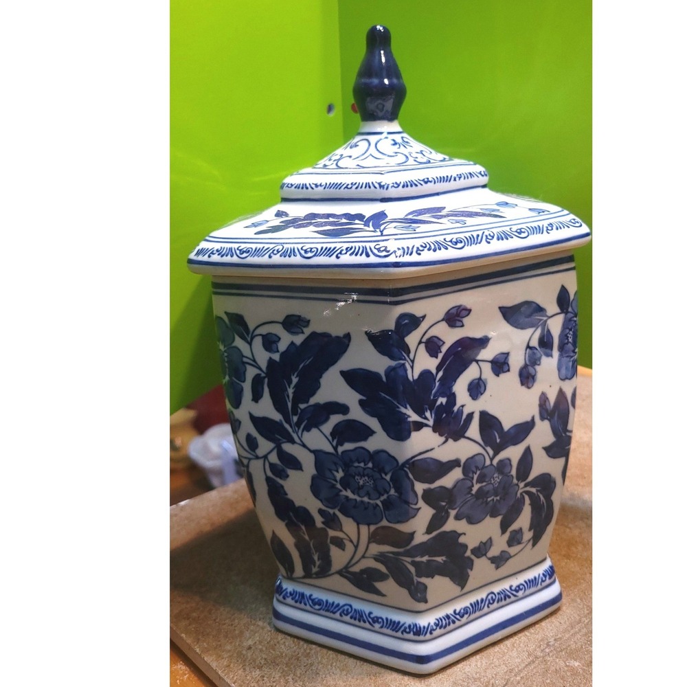 Vintage Blue and White Chinoiserie Hexagonal Ceramic Ginger Jar with Lid 13in - Picture 6 of 7